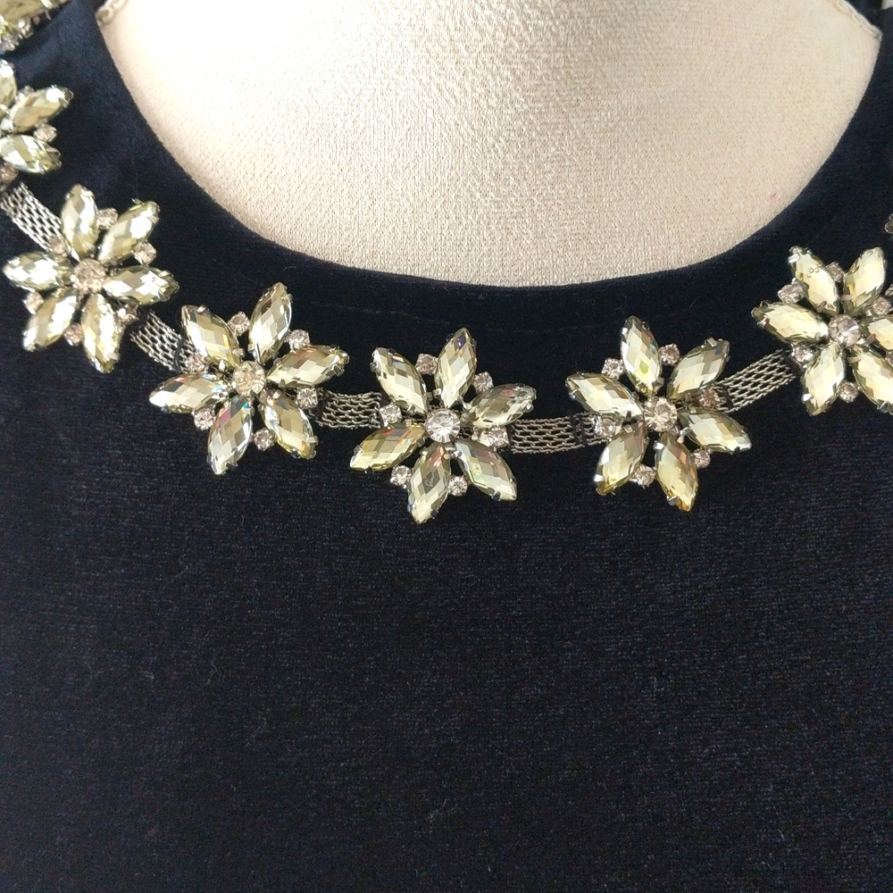 Dress size medium - Picture 2 of 5